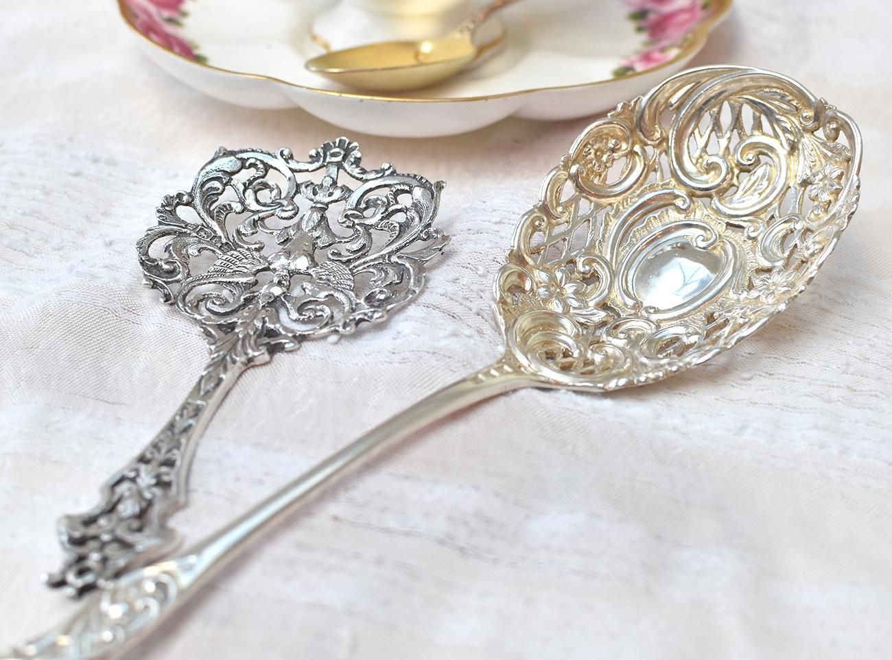 英国銀器【純銀】1898年 ヴィクトリアン 透かしのサービングスプーン