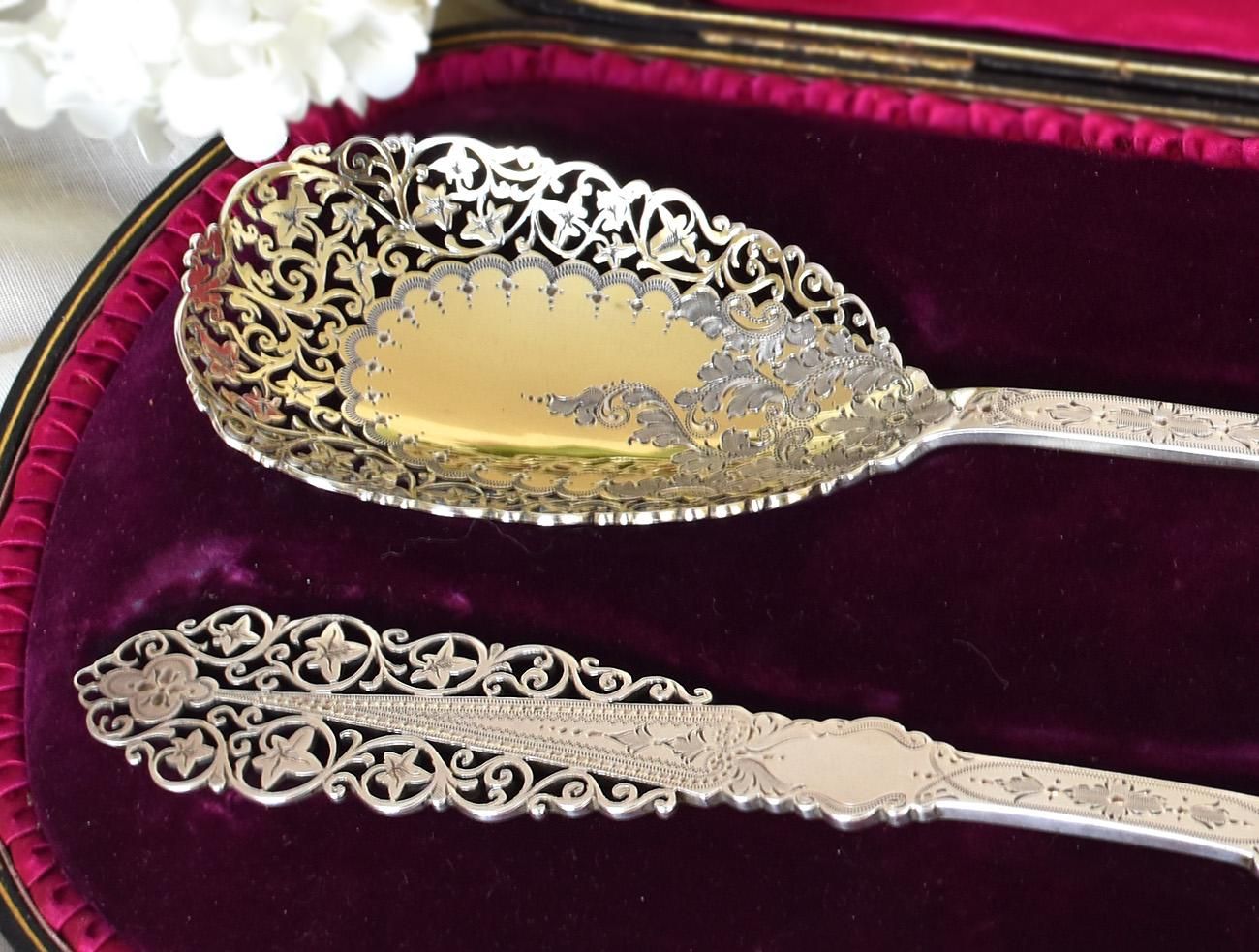 英国アンティーク銀器【純銀】1896年 透かしのサービングスプーンペア