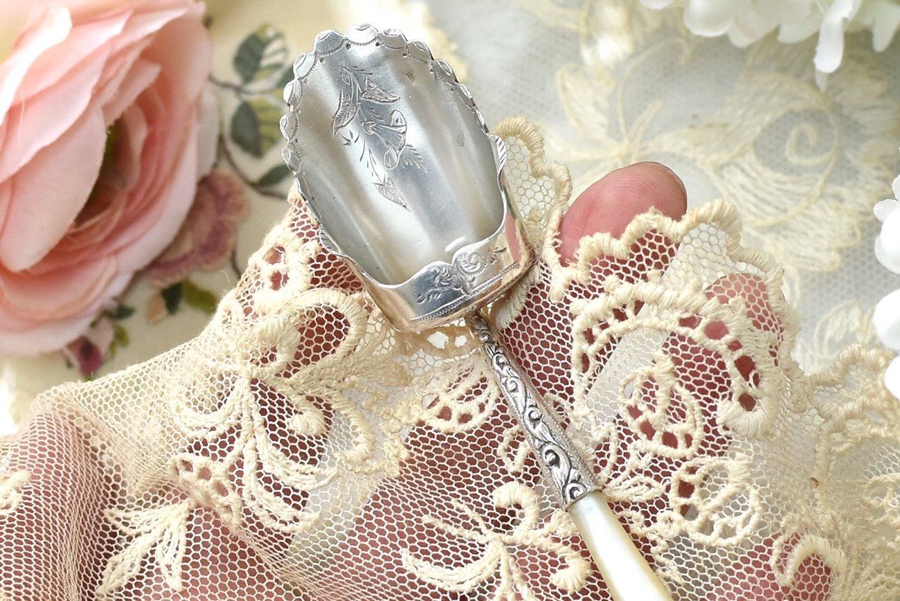 英国アンティーク銀器【純銀】1898年 白蝶貝 スコップ型キャディー