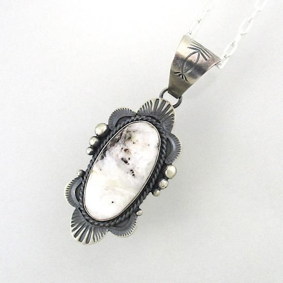ホワイトターコイズペンダント ホワイトバッファロー By Mary Spencer
