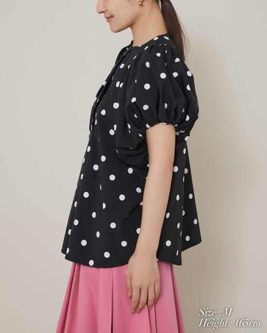 ドットギャザースリーブブラウス(ブラックドット) - seventen