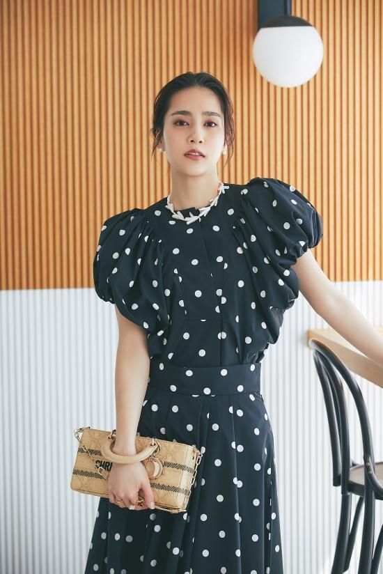 ドットギャザースリーブブラウス(ブラックドット) - seventen
