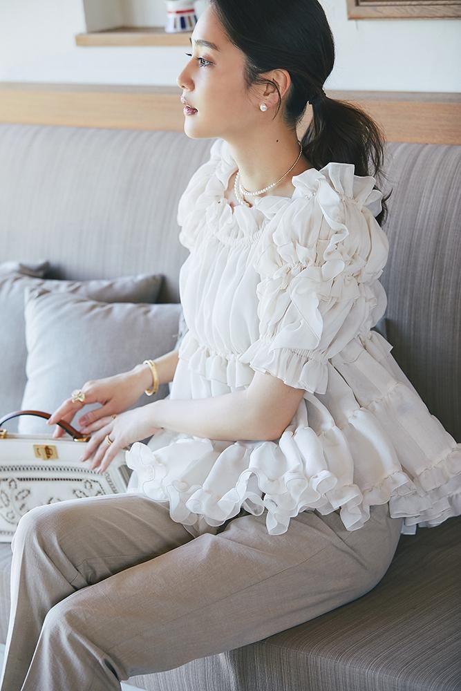 シャーリングフリルブラウス(オフホワイト) - seventen