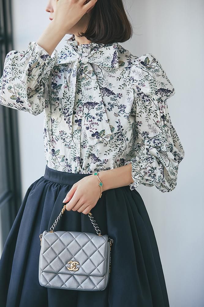 木の実柄プリントブラウス(オフホワイト) - seventen