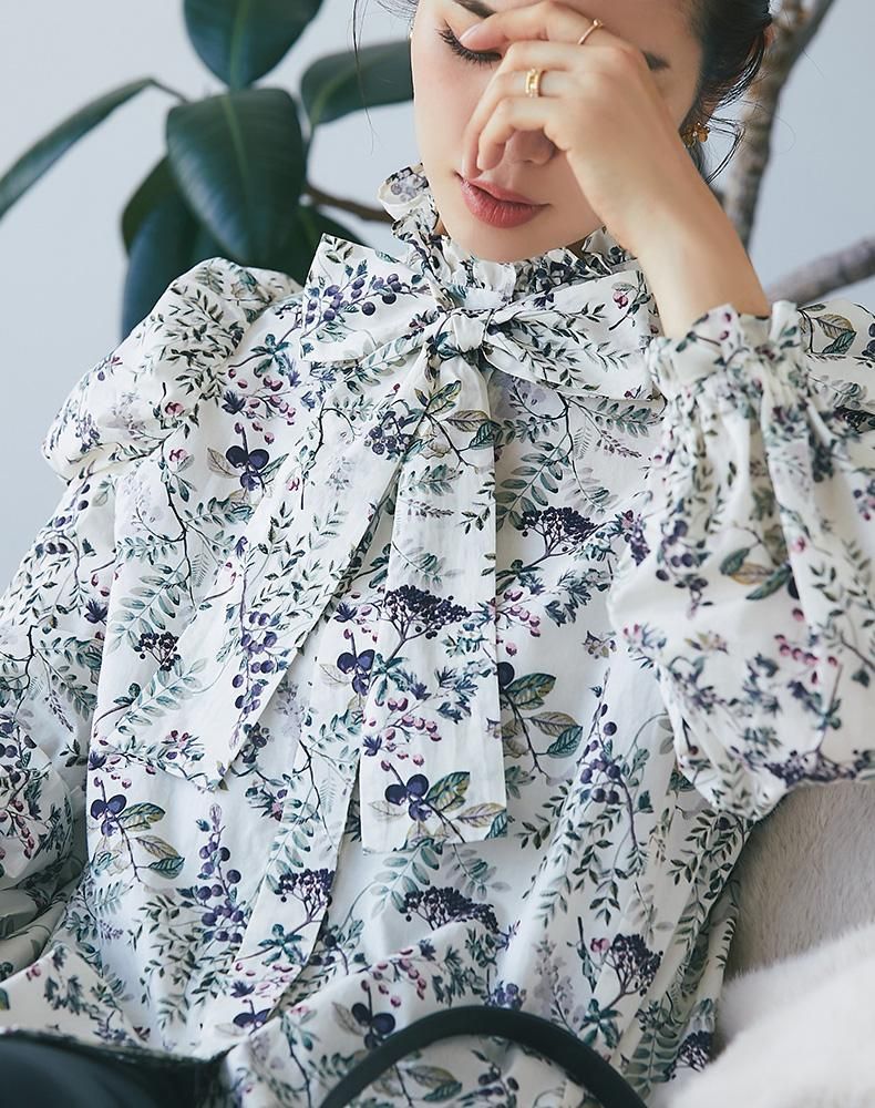 木の実柄プリントブラウス(オフホワイト) - seventen