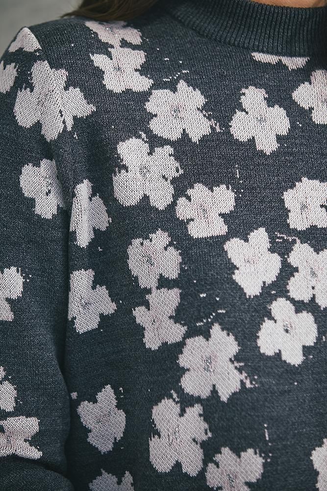 フラワーラメジャガードニットワンピース(チャコールグレー) - seventen