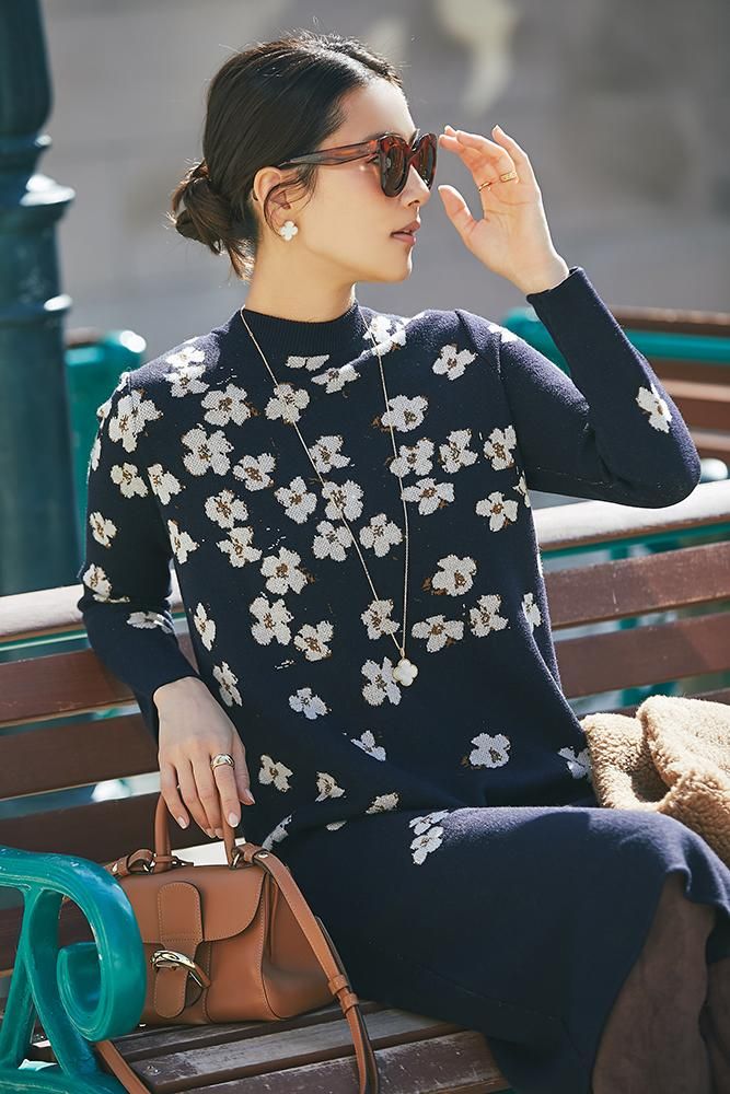 フラワーラメジャガードニットワンピース(ネイビー) - seventen