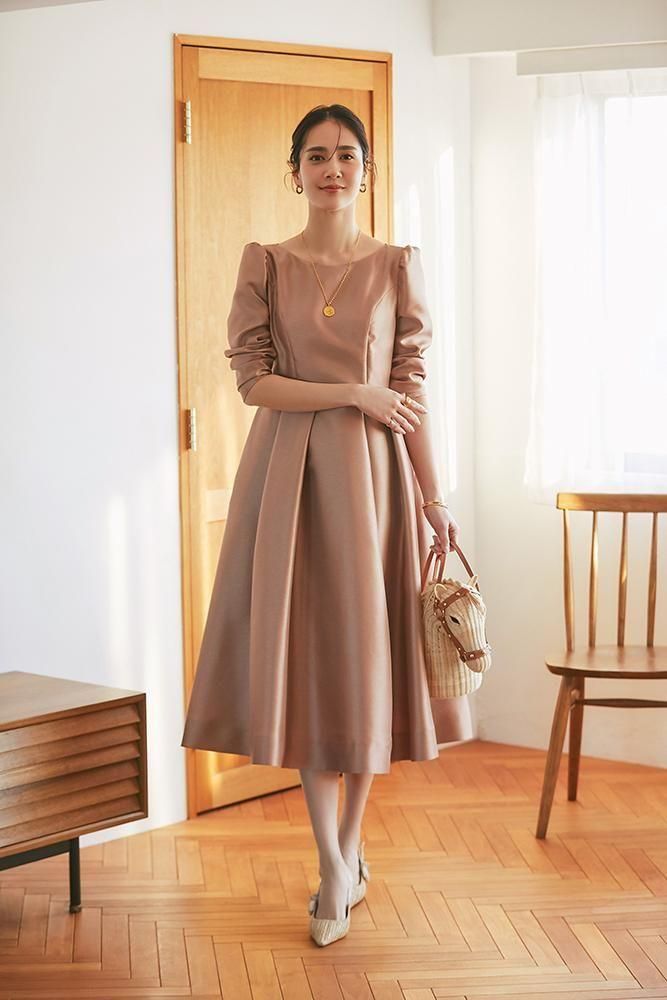 ミカドサテンフレアタックワンピース(ベージュ) - seventen