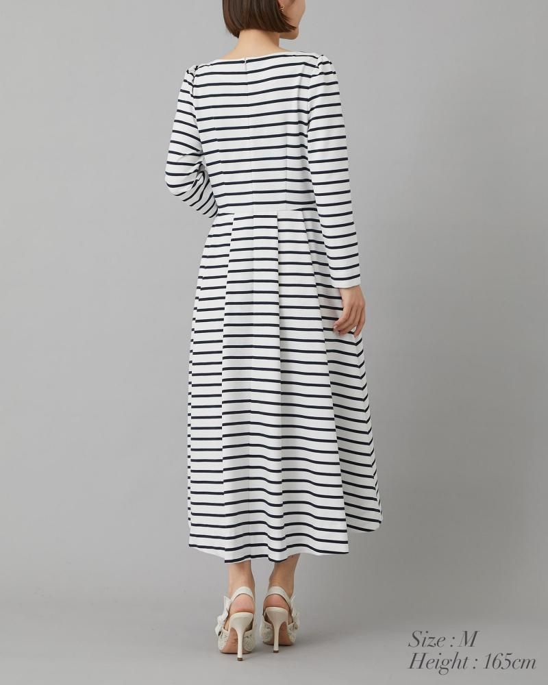 ミカドサテンフレアタックワンピース(ベージュ) - seventen