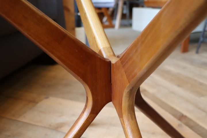 ACME FURNITURE(アクメファニチャー)の60年代の雰囲気を再現した