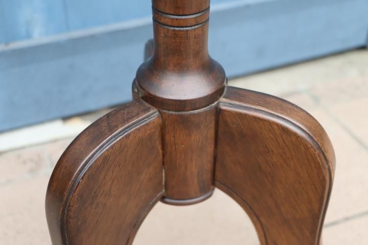 アメリカのメーカーThe Bombay Company(ボンベイ カンパニー)のサイド