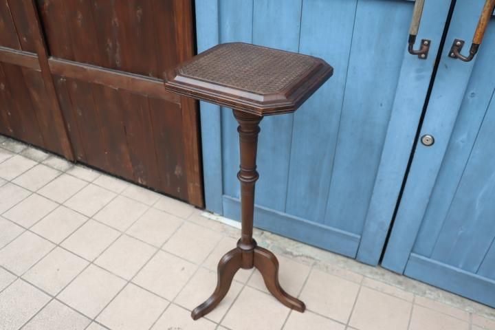 アメリカのメーカーThe Bombay Company(ボンベイ カンパニー)のサイド