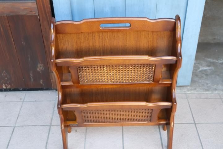 Karimoku(カリモク家具)のCOLONIAL(コロニアル)シリーズ マガジン