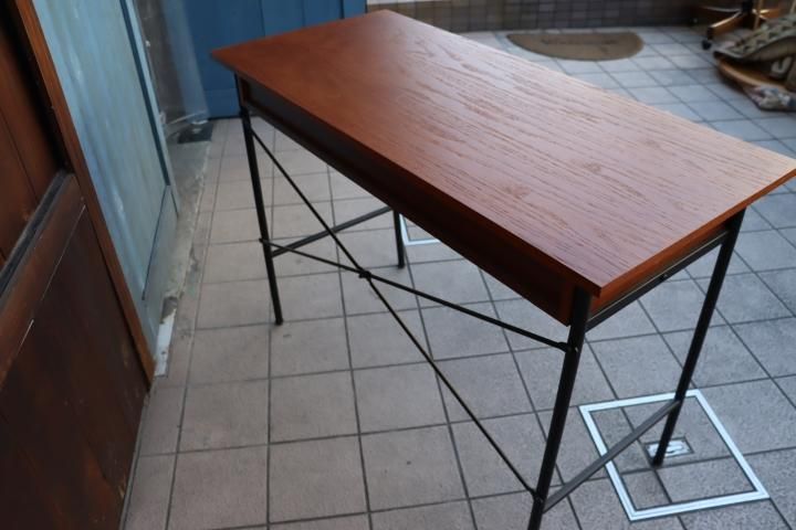 niko and…(ニコアンド)のオーク材を使用したパーソナルデスクです