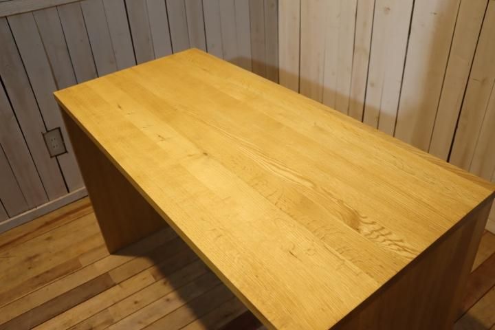 無印良品(MUJI)の人気のオーク材無垢材 パーソナルデスク。コンパクト