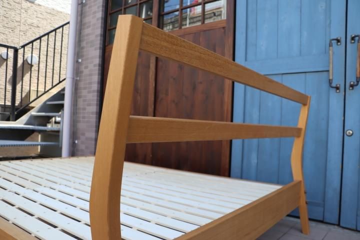 人気の無印良品(MUJI)のタモ材 ダブルベッドフレームです。スッキリと