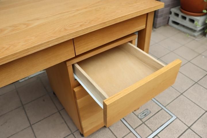 人気のMUJI（無印良品）のオーク無垢材パーソナルデスク&ワゴン