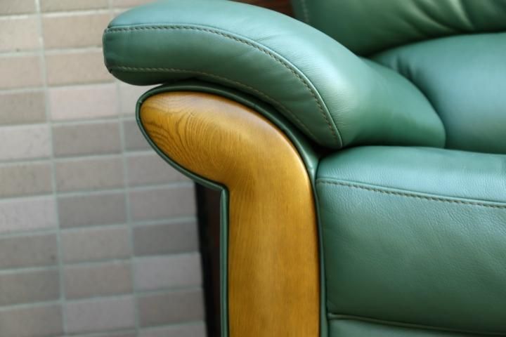 値下げ/karimoku(カリモク家具)の本革 3人掛けソファーです。レザーの