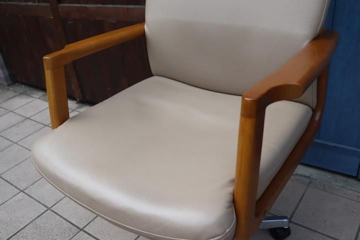 老舗家具メーカーHAMAMOTO(浜本工芸)のナラ無垢材を使用した書斎椅子