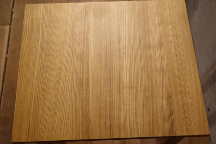 無印良品(MUJI)の人気のタモ材 サイドテーブルです！無垢ならではの
