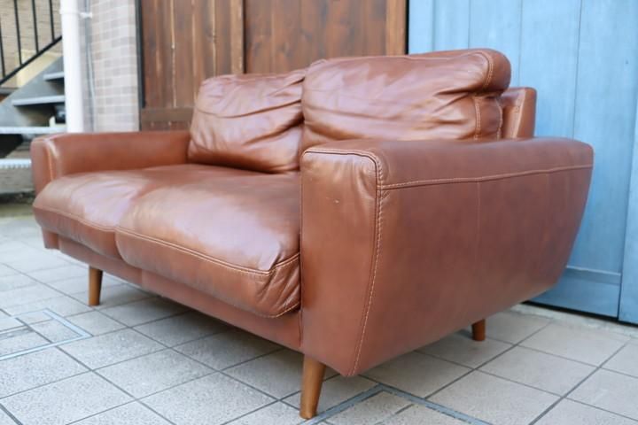 人気のunico(ウニコ)よりMOLN(モルン) レザー 2シーターソファーです