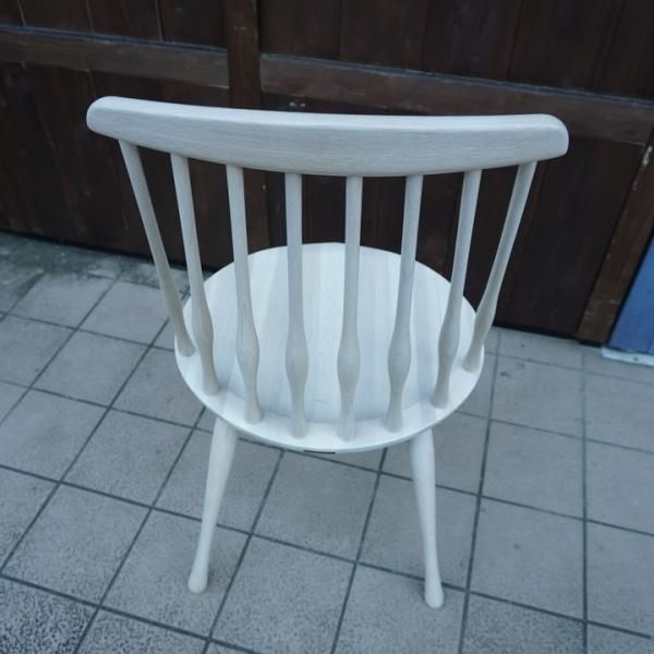 karimoku(カリモク家具)のウィンザーチェア2脚セットです。ゆったりと