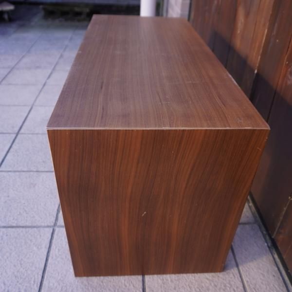 ウォールナット材を使用した無印良品(MUJI)のコの字の家具・積層合板