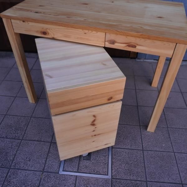無印良品(MUJI)のパイン材シリーズのパーソナルデスク＆キャビネット