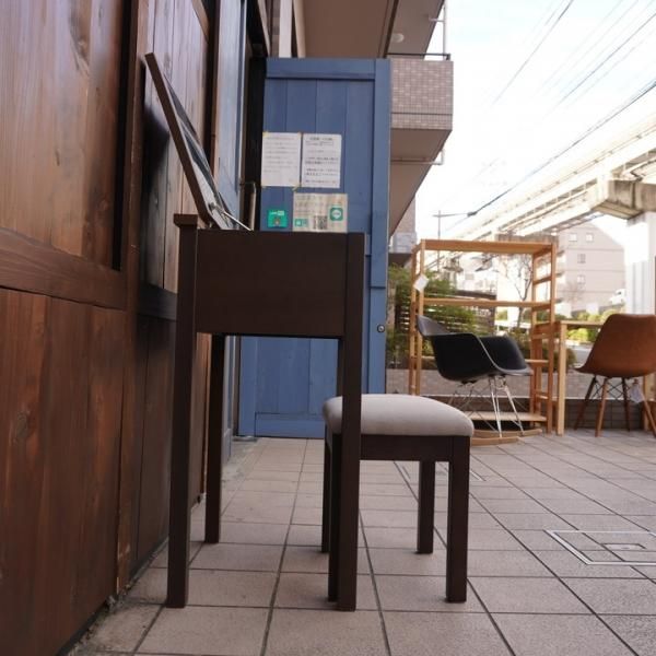 稀少なタモ材を使用した無印良品(MUJI)のドレッサー/スツールです