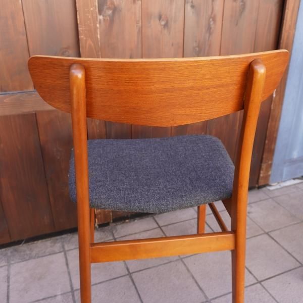 デンマークより入荷した、チーク材を使用したダイニングチェアです