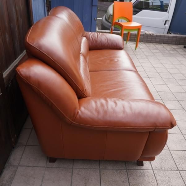 IDC OTSUKA(大塚家具)のオースチン 総革張り2人掛けソファーです！高め