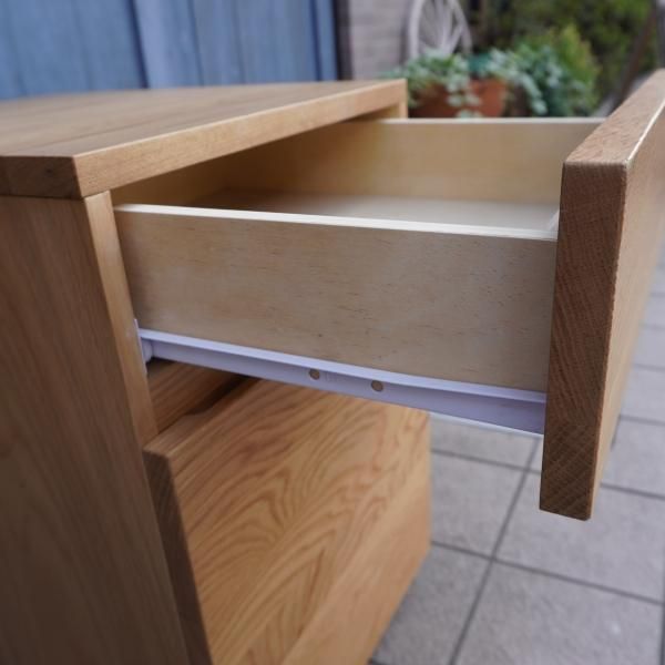 人気のMUJI(無印良品)のオーク無垢材 デスクキャビネット。シンプルで