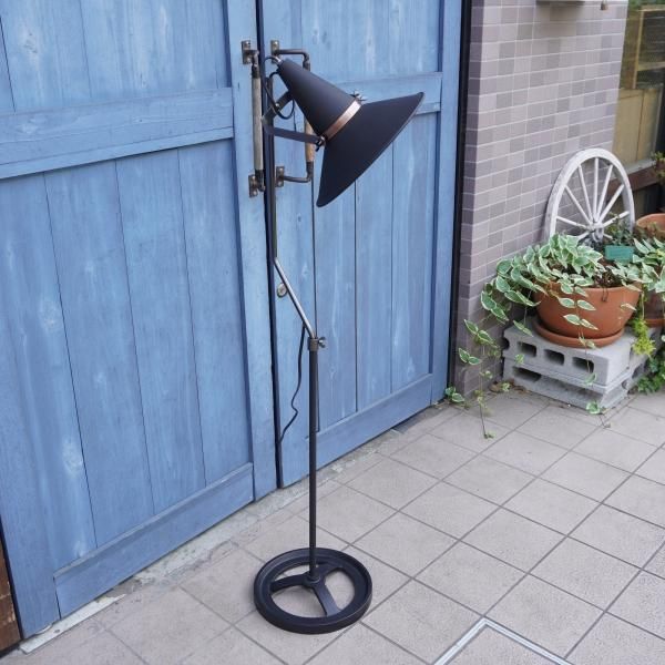 DI CLASSE(ディクラッセ)のStudio D(スタジオD)フロアランプです