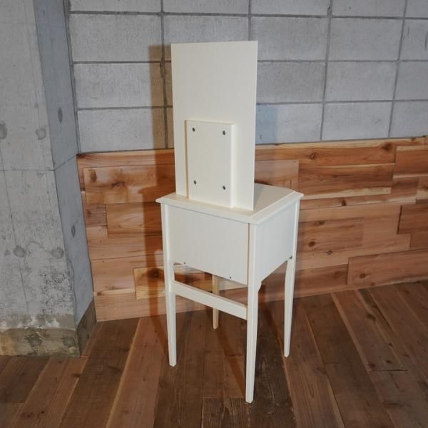 Francfranc(フランフラン)の白を基調とした可愛らしいリリオドレッサー