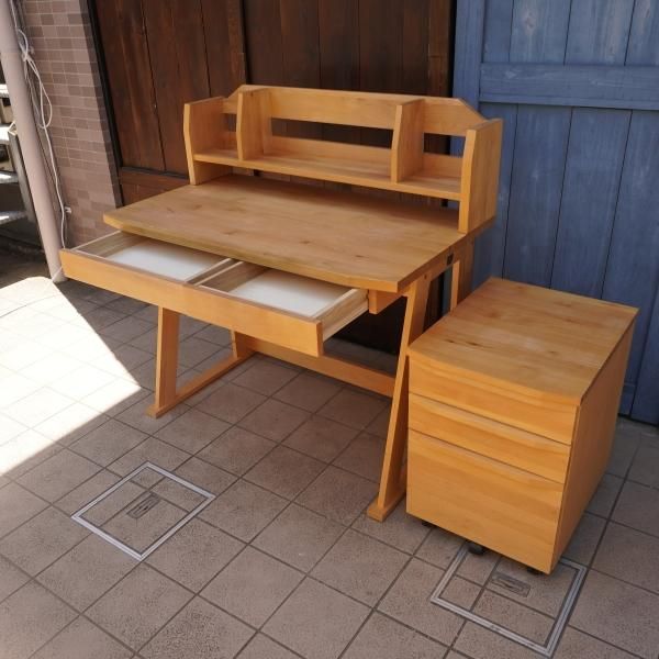 ACTUS(アクタス)で取り扱われていたREVE(リーヴェ)デスク＆ワゴンです