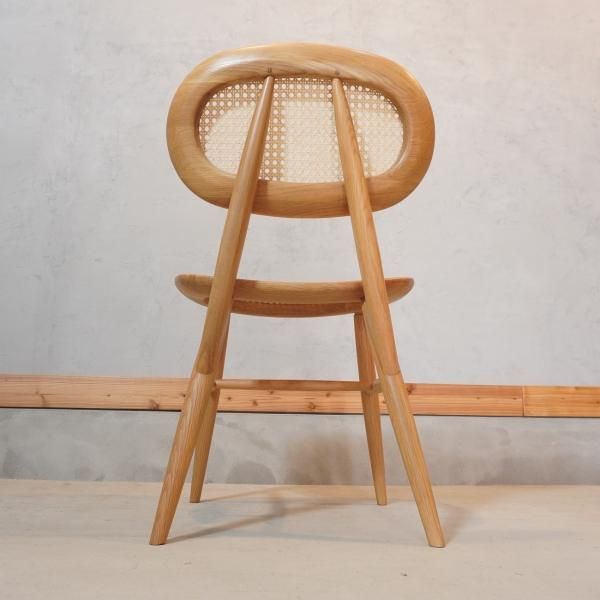 IDEE(イデー)のCONVENTO(コンヴェント)チェア。丸みを帯びたフォルムと