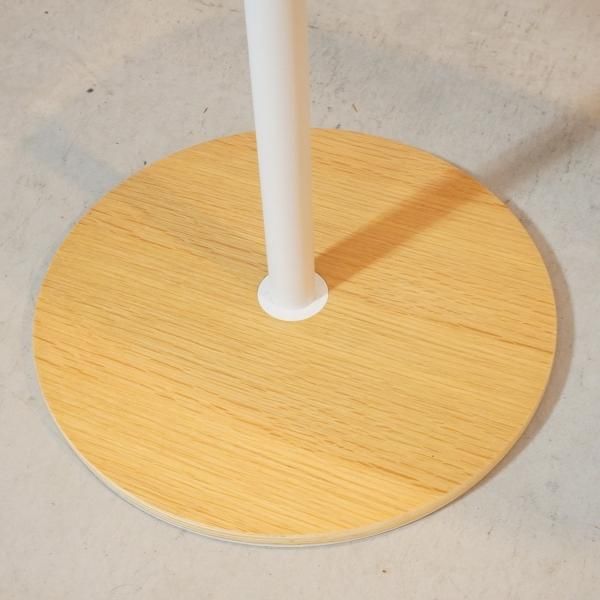 人気の無印良品(MUJI)のオーク材を使用した昇降式 サイドテーブルです