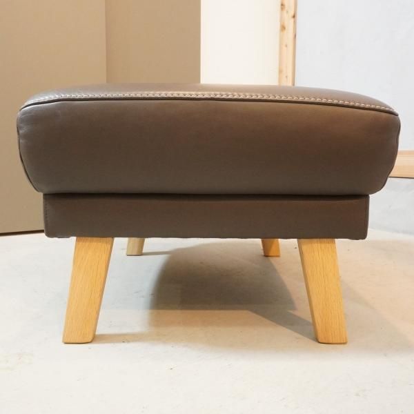 人気のkarimoku(カリモク家具)よりZU4606 本革 オットマンです！モダン