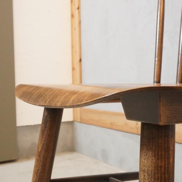 TON(トン)のIronica(アイロニカ)ウィンザーチェアです。レストランや