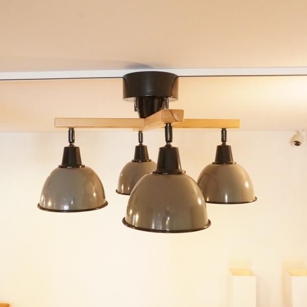 unico(ウニコ)のGENDER WOOD ROD CROSS シーリングランプ。向きや角度