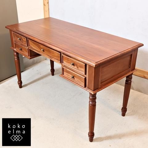 アンティーク調の両袖デスクです。英国スタイルのクラシックなデザイン