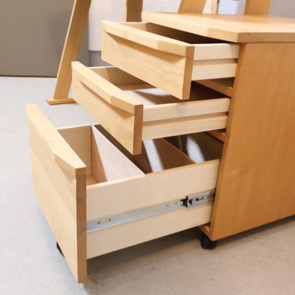 ACTUS(アクタス)で取り扱われていたREVE(リーヴェ)デスク＆ワゴンです