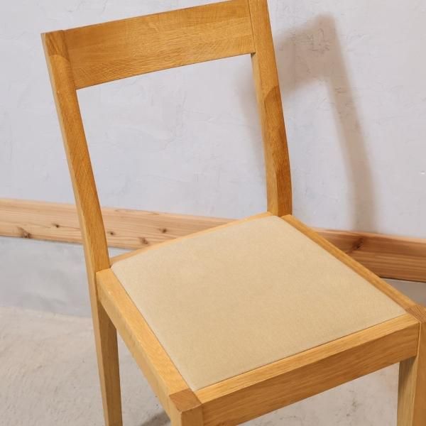 人気の無印良品(MUJI)のオーク無垢材を使用したダイニングチェアー2脚
