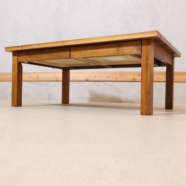 無印良品(MUJI)のウォールナット無垢材 ローテーブルです。落ち着いた