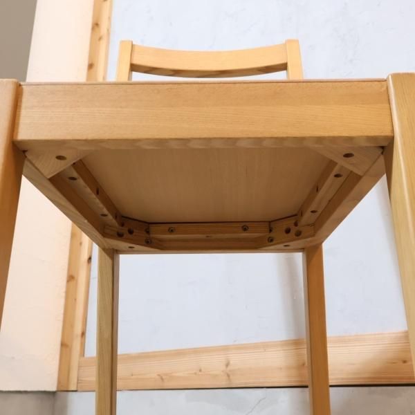 人気の無印良品(MUJI)のタモ無垢材を使用したダイニングチェアーです