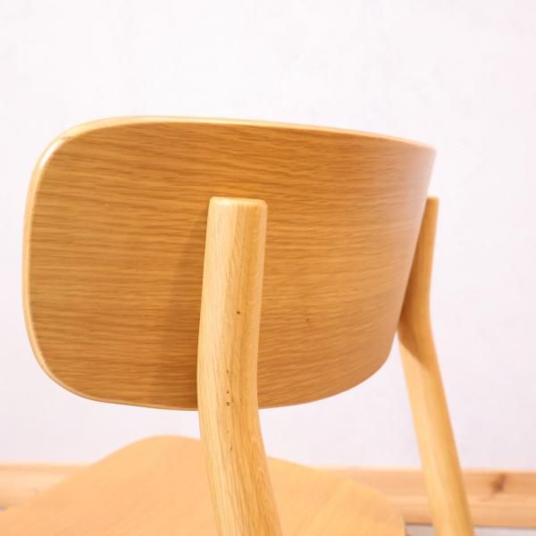 無印良品(MUJI)のオーク材を使用したラウンドチェア2脚セットです