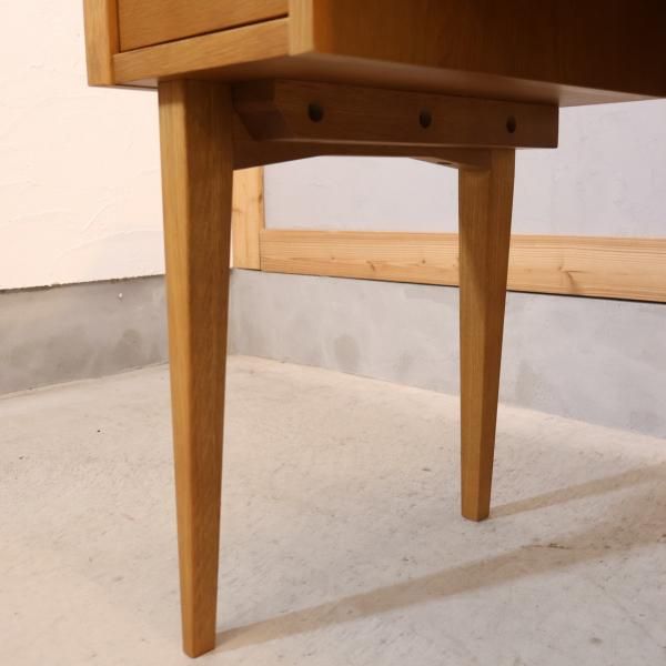 unico(ウニコ)のSIGNE(シグネ)シリーズのドレッサーです。オーク材の