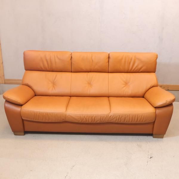 karimoku(カリモク家具)より本革を使用したZW73 3人掛けソファー