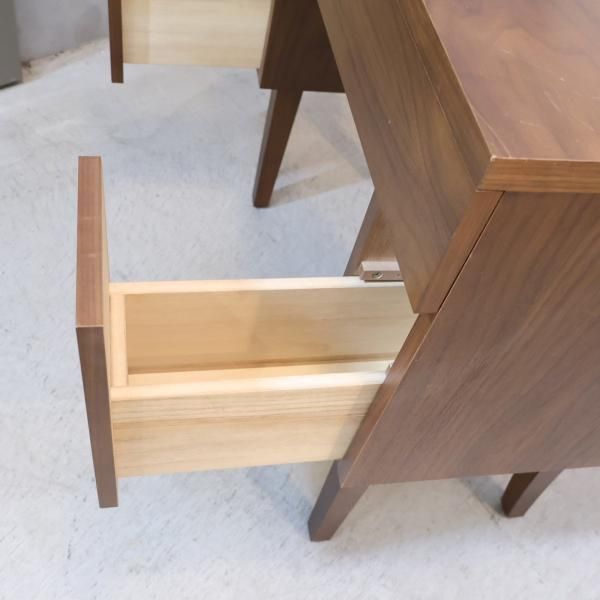 IDEE(イデー)のウォールナット e.a.u DRESSER(エアウドレッサー)です