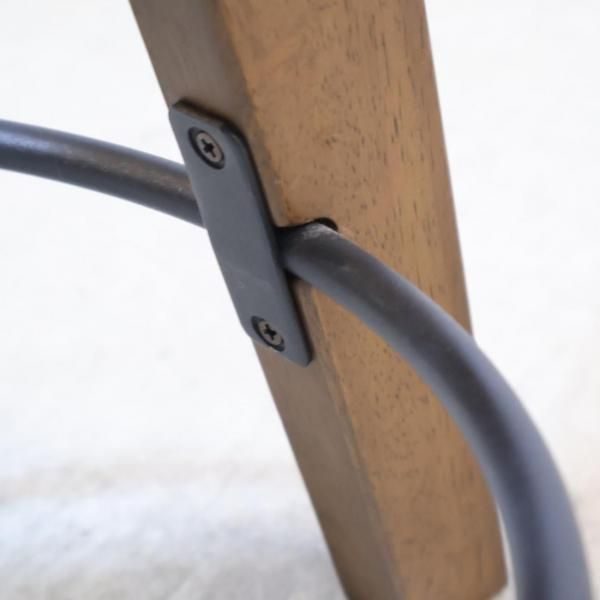 unico(ウニコ)のVIZ(ヴィズ) 回転スツールです。高さ調整も可能で